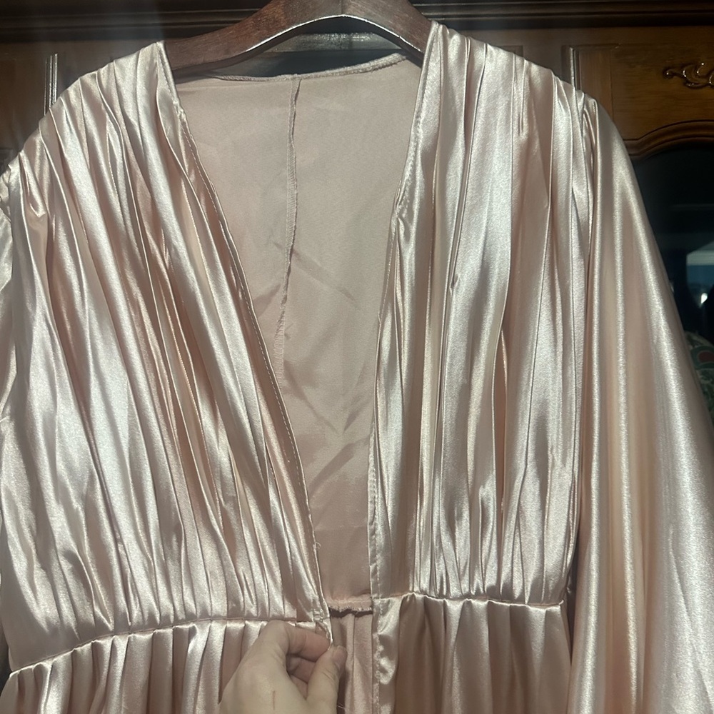 Elegant Pink Satin Robe with Feather Trim - Picture 7 of 10